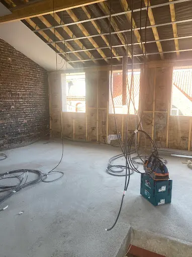 Passage de câbles électriques - Cheminement propre et sécurisé - ALB ELEC